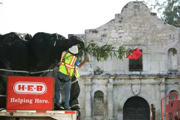 Celebrate the Holidays with H-E-B’s 40th Annual Christmas Tree Lighting in San Antonio!